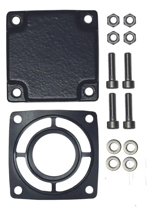 JUDO Montagedeckel-Set bestehend aus einem quadratischen Deckel, einer runden Dichtung sowie Schrauben und Unterlegscheiben für die Montage.